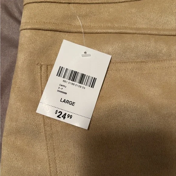 Forever 21 Suede-like shorts - Picture 4 of 7